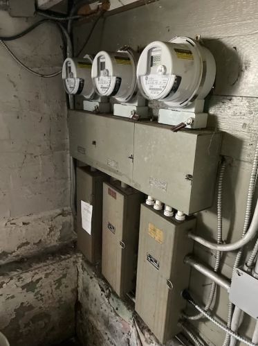 8819 Escanaba Ave, Chicago, IL 60617-3134