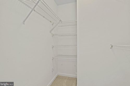 3805 Eisenhower Ave, Alexandria VA 22304-6427 exterior