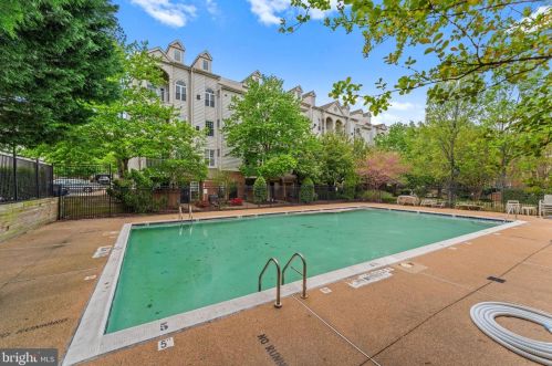 4659 Lambert Dr, Alexandria VA  22311-4942 exterior