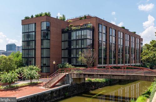 3303 Water St, Washington DC 20007-3509 exterior