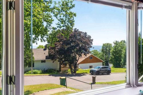 1445 Fern Ave, Duluth MN 55805-1133 exterior