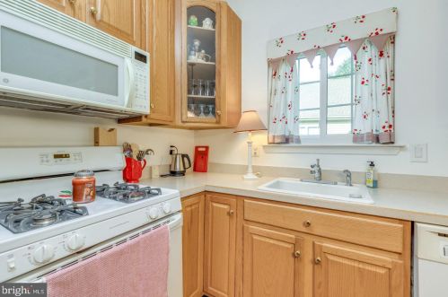 77 Warwick Way, Southampton NJ 08088-1150 exterior