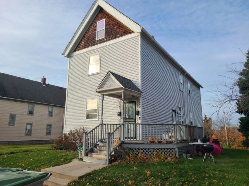 2941 2nd St, Milwaukee, WI 53212-2411