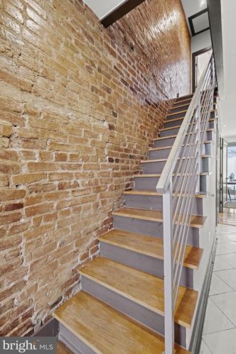 706 4th St, Washington DC  20003-4205 exterior