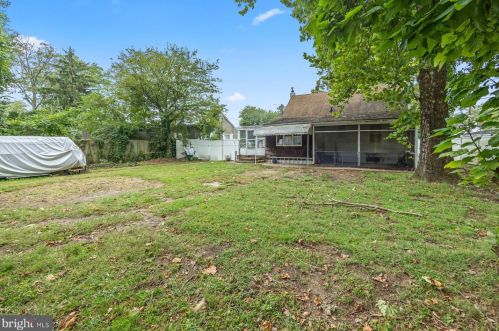 5 Fogarty Dr, Trenton NJ 08619-4320 exterior