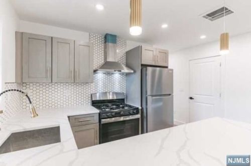 320 Lincoln Ave, Paterson NJ  07512-2128 exterior