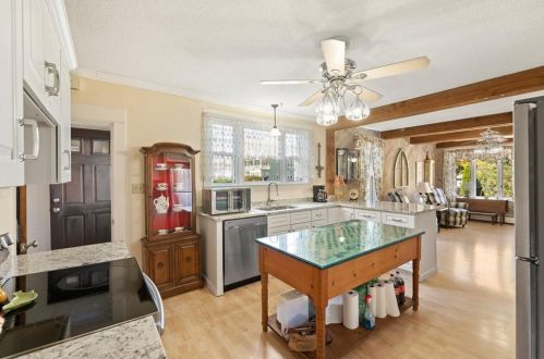 147 Hemond Ave, Woonsocket, RI 02895-6507