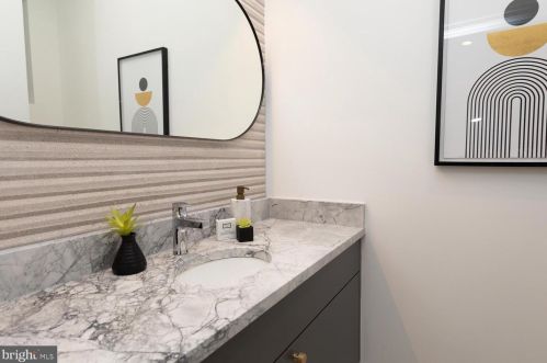 2037 Locust St, Philadelphia PA  19103-5613 exterior