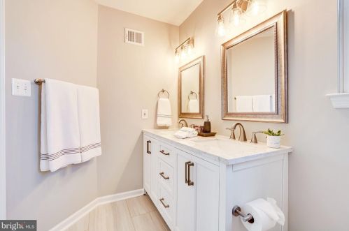 3008 Emerald Chase Dr, Herndon VA 20171-2334 exterior