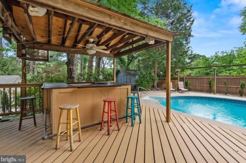 9 Bethayres Ct, Rockville MD 20855-2020 exterior