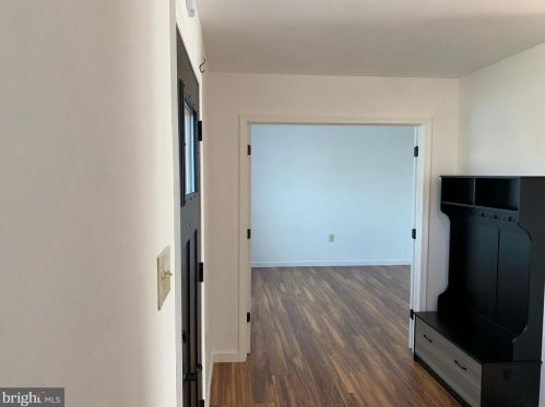 1001 Jeff Ryan Dr, Herndon VA  20170-3623 exterior