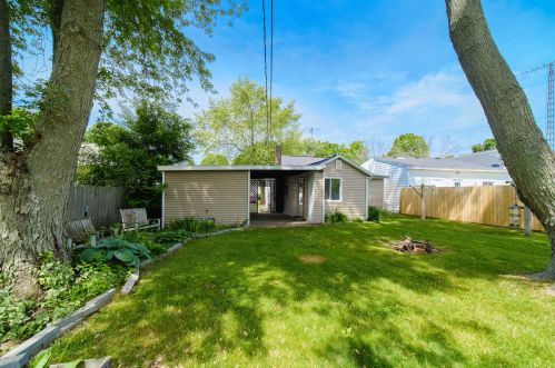 376 Maple St, Shelby MI 49455-1129 exterior