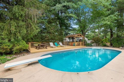 9 Bethayres Ct, Rockville MD 20855-2020 exterior