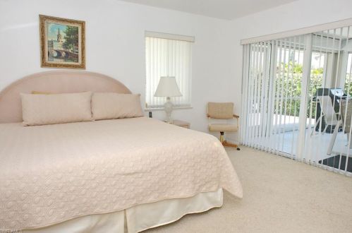 757 93 Ave, Naples FL 34108-2440 exterior