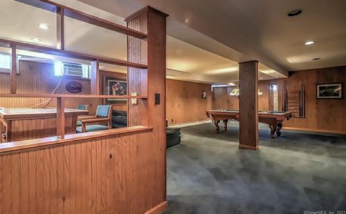 61 Morningside Dr, Milford CT 06460-7717 exterior