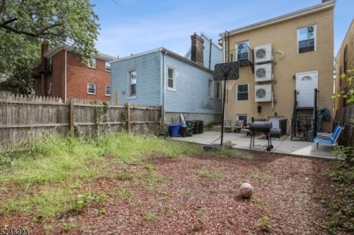 20 Grv Ter, Irvington NJ 07111-2722 exterior