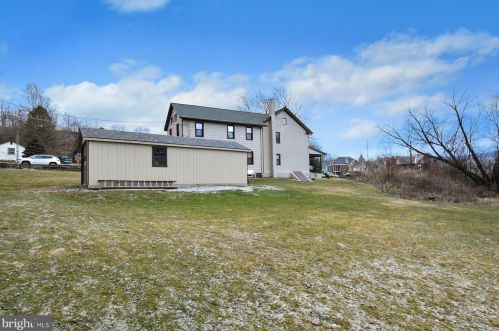 7757 Center St, Slatington PA 18080-3435 exterior