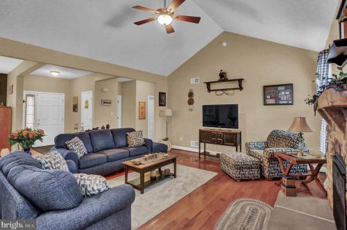 296 Friendly Dr, Hanover PA 17331 exterior