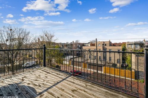 4532 Indiana Ave, Chicago IL 60653-4645 exterior