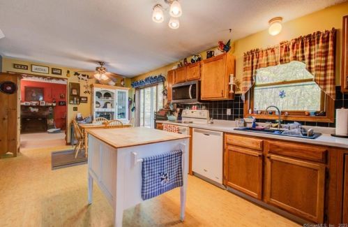 79 Bush Hl Rd, Exeter CT 06249-1210 exterior