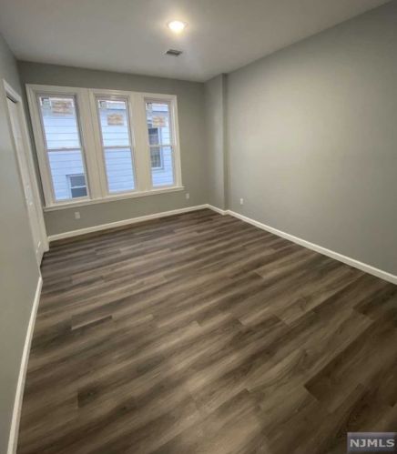 684 18 St, Paterson NJ 07501-2111 exterior