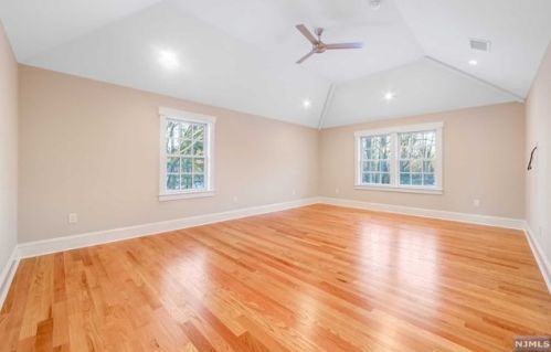 81 Trommel Dr, Mahwah NJ 07430-1533 exterior