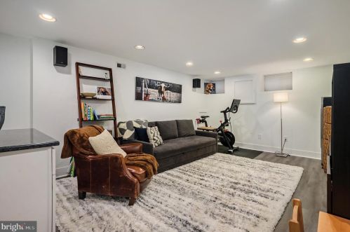 2225 Christian St, Philadelphia PA 19147-3710 exterior