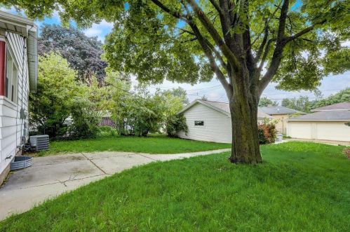 4322 89, Milwaukee WI 53228-2812 exterior