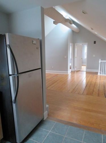 7 Everett St, Middletown, RI 02840-2650