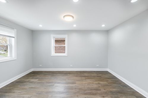 5009 Lavergne Ave, Chicago IL 60638-5831 exterior