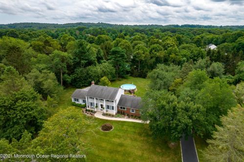 14 Stavola Rd, Middletown, NJ 07748-3726