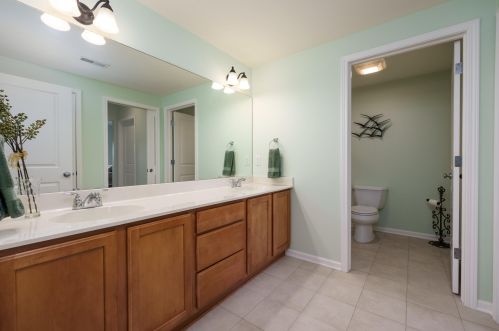 8690 Oakland Hl Cir, Kalamazoo MI 49024-5298 exterior