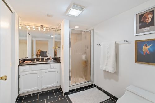 3448 Ridgeway Ave, Chicago IL 60659-1117 exterior