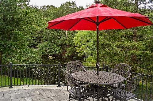 37 Walnut Hill Rd, Ridgefield CT  06877-2906 exterior