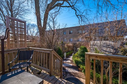 2597 Maryland Ave, Milwaukee WI 53211-3735 exterior