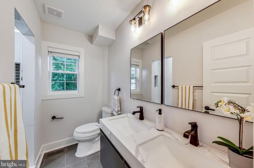 403 Dale Dr, Silver Spring MD  20910-5528 exterior