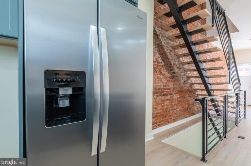 2418 Iseminger St, Philadelphia PA  19148-3518 exterior