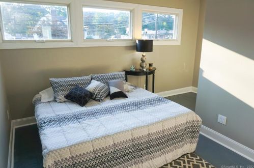 252 Main St, Meriden CT 06451-3859 exterior