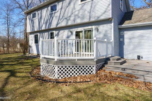 45551 Peninsula Dr, Grand Junction MI 49056-9462 exterior