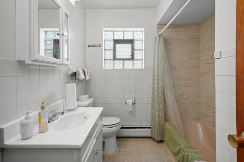 832 17 Ave, Broadview IL 60153-1856 exterior