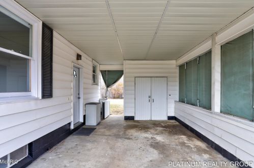 3013 Roosevelt Rd, Meskegon MI 49441-3905 exterior