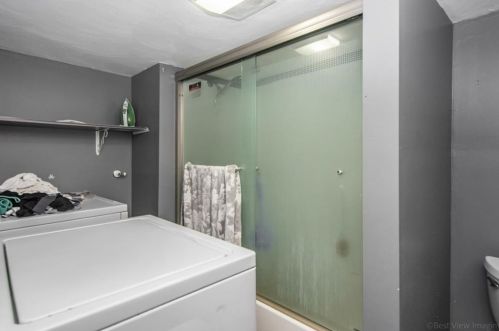 460 Chalkstone Ave, Providence RI 02909-4918 exterior