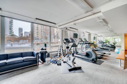 1300 Astor St, Chicago IL  60610-2139 exterior