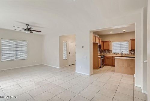 1950 Faria Ln, Phoenix AZ  85023-7270 exterior