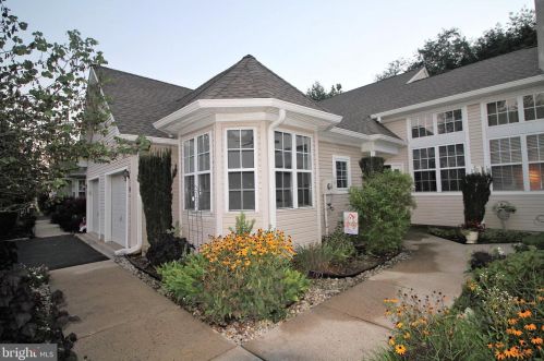 22 Fallview Ct, Trenton, NJ 08690-3218