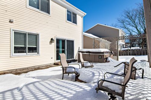 717 Greenmeadow Ct, Bull Valley IL 60014-8974 exterior