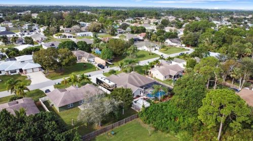 3851 Ramspeck St, Fort Pierce FL  34953-5381 exterior