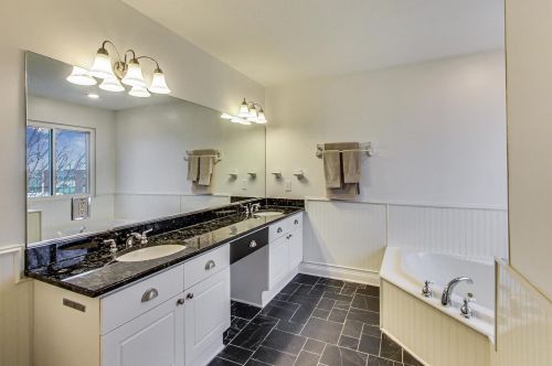 4253 Kolmar Ave, Chicago IL 60712-4702 exterior