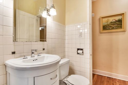 2311 Lunt Ave, Chicago IL  60645-4712 exterior