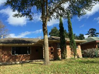 2202 Nina Lee Ln, Houston TX  77018-3047 exterior